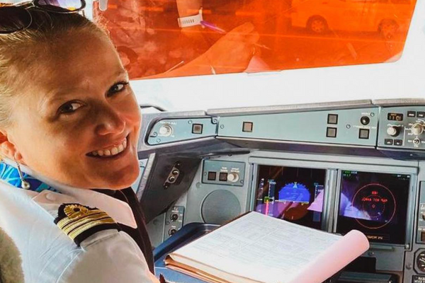 # 14 - Mélodie dans les airs : être une femme et piloter un A330, atterrir en urgence et emmener 300 personnes au-dessus des nuages
