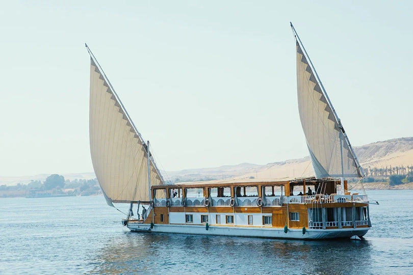 Voir grand, voyager petit : dahabieh, catamaran et voilier