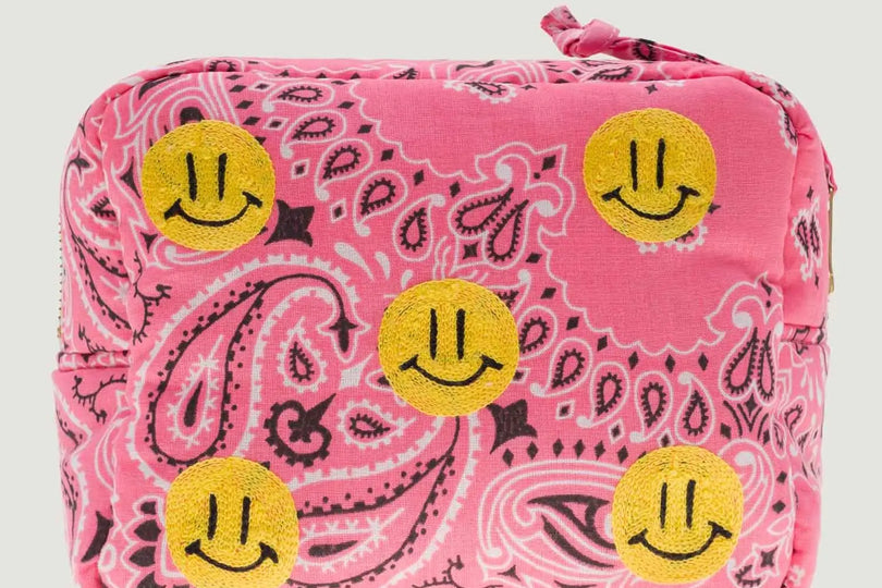 Ce qui part dans la trousse de toilette, valise après valise