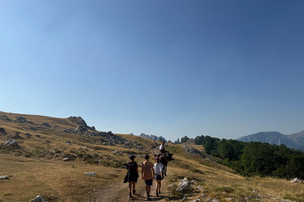 #82 - Marie Faure-Ambroise dans les Balkans : la folie de Pristina, les lacs du Monténégro et les bergeries albanaises