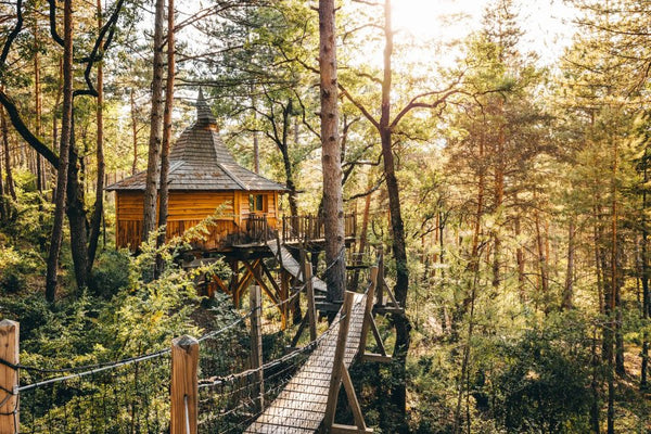Dormir dans une bulle, une cabane à ou une tanière de Hobbit…