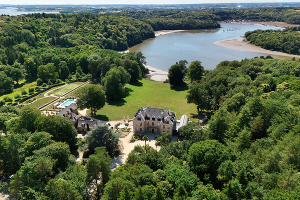 Dormir dans un bateau, un ancien poulailler ou une maison de gardien en Bretagne