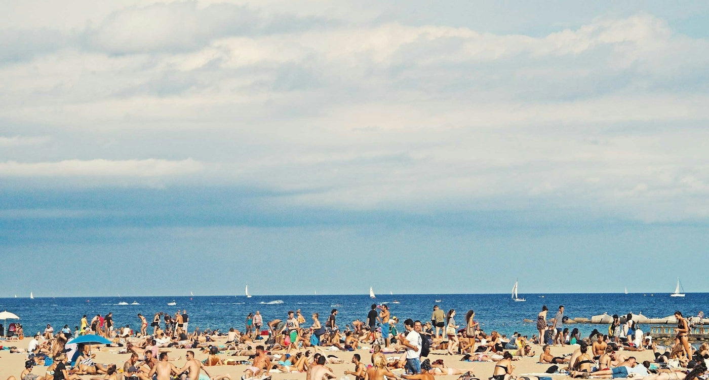 20 indispensables mode à emporter sur la plage cet été