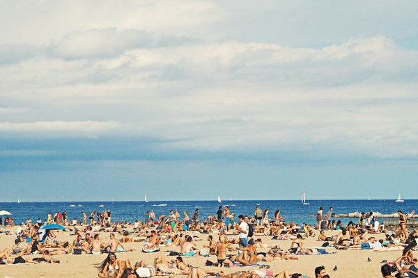 20 indispensables mode à emporter sur la plage cet été