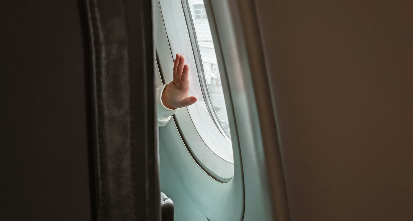 Voyager avec bébé : les 5 indispensables qui remplacent tout le reste